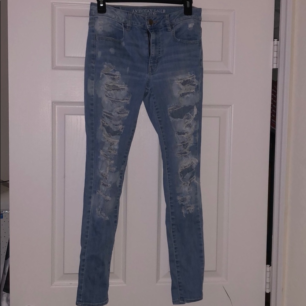 HIGH WAISTED DISTRESSED JEANS